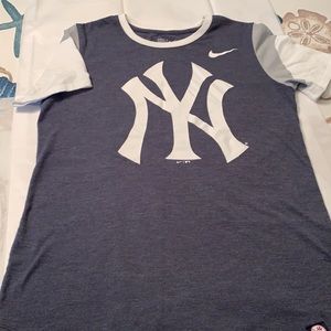 Nike Women’s Yankee T Shirt Size S